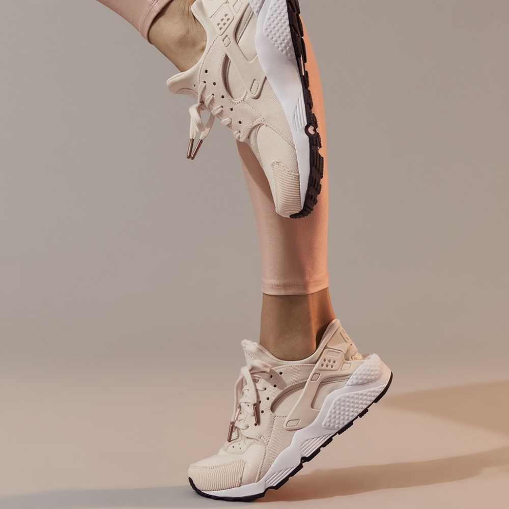 NEW Nike Air Huarache Run SE - Picture 2 of 8